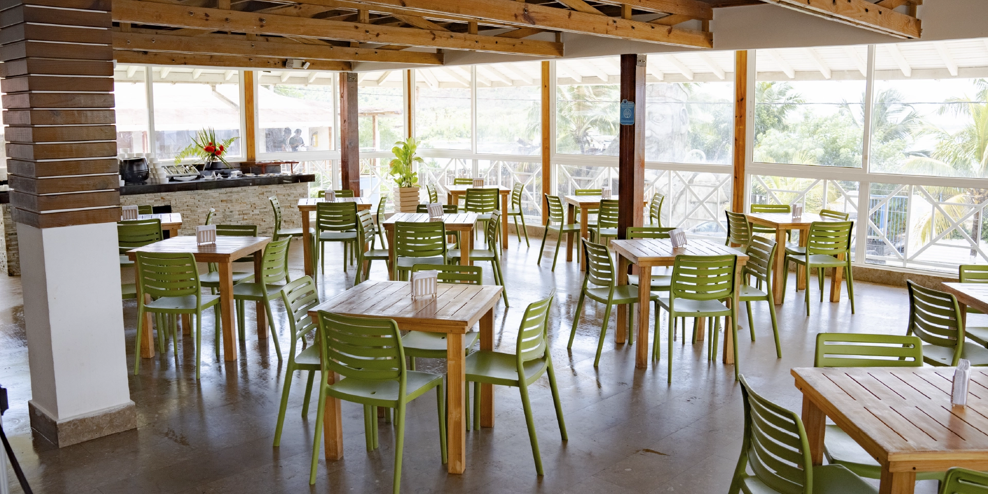 on-vacation-colombia-destino-nacional-san-andres-hotel-cove-restaurante.webp