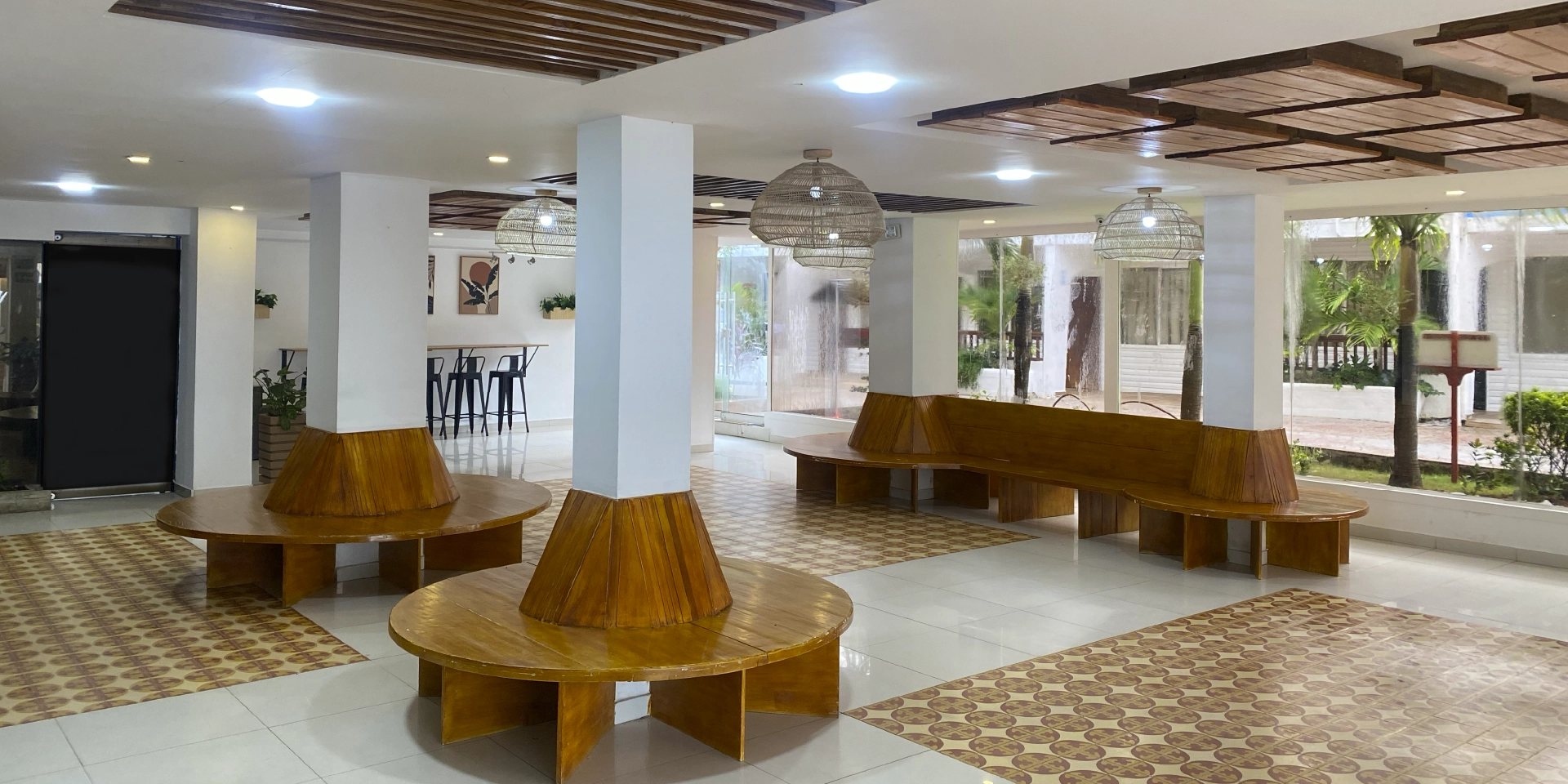 on-vacation-colombia-destino-nacional-san-andres-hotel-cove-sala-de-espera.webp