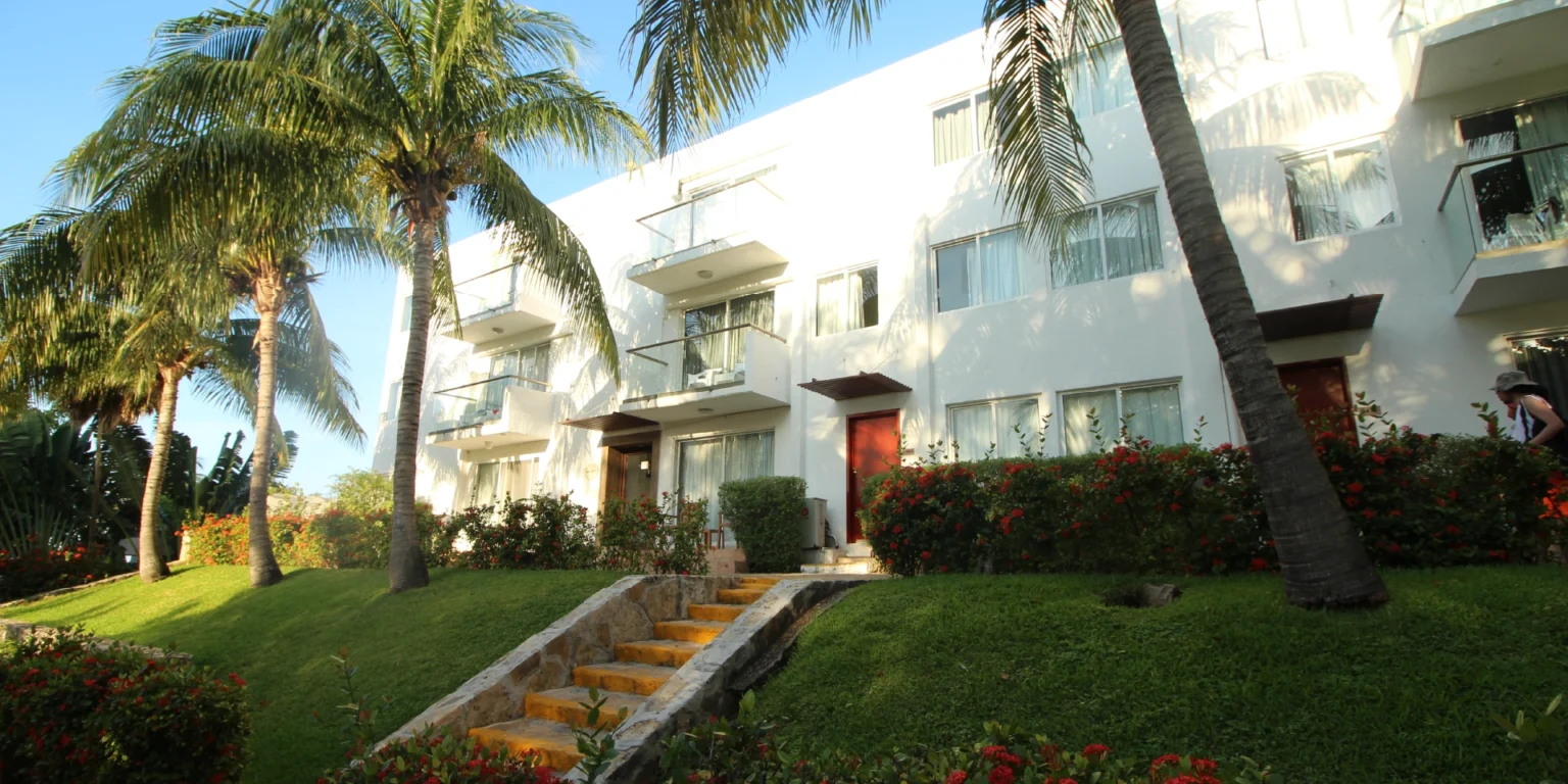 on-vacation-colombia-destino-cancun-hotel-dos-playas-hotel-bloque-1536x768-1.webp