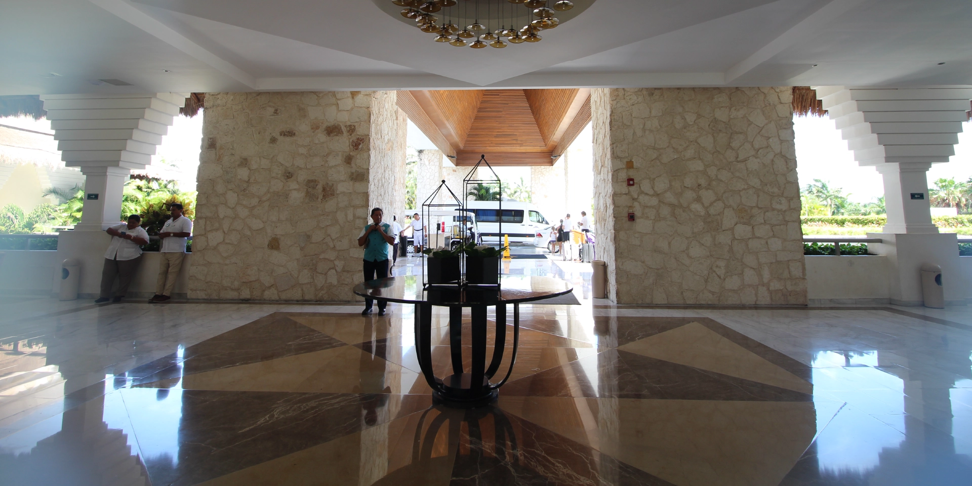 on-vacation-colombia-destino-cancun-hoteles-princess-recepcion.webp