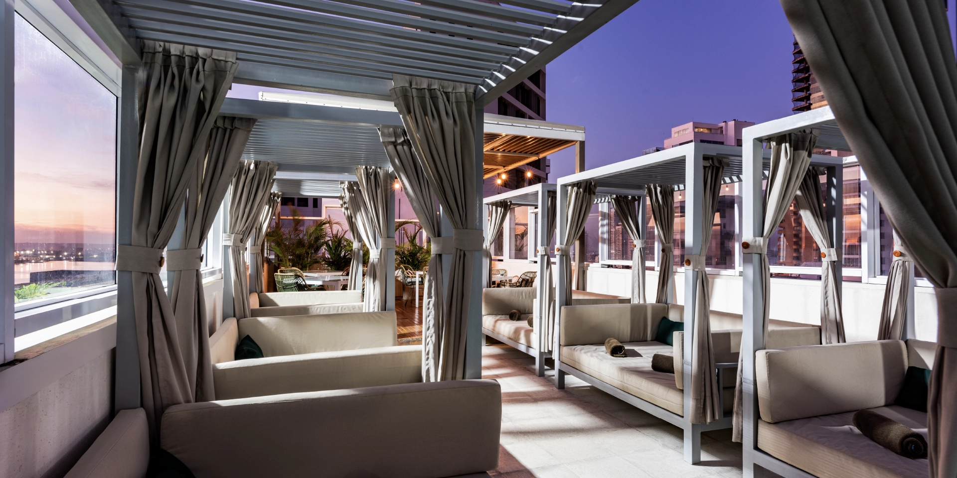 on-vacation-colombia-destino-cartagena-hotel-holidayInn-asoleadoras.webp