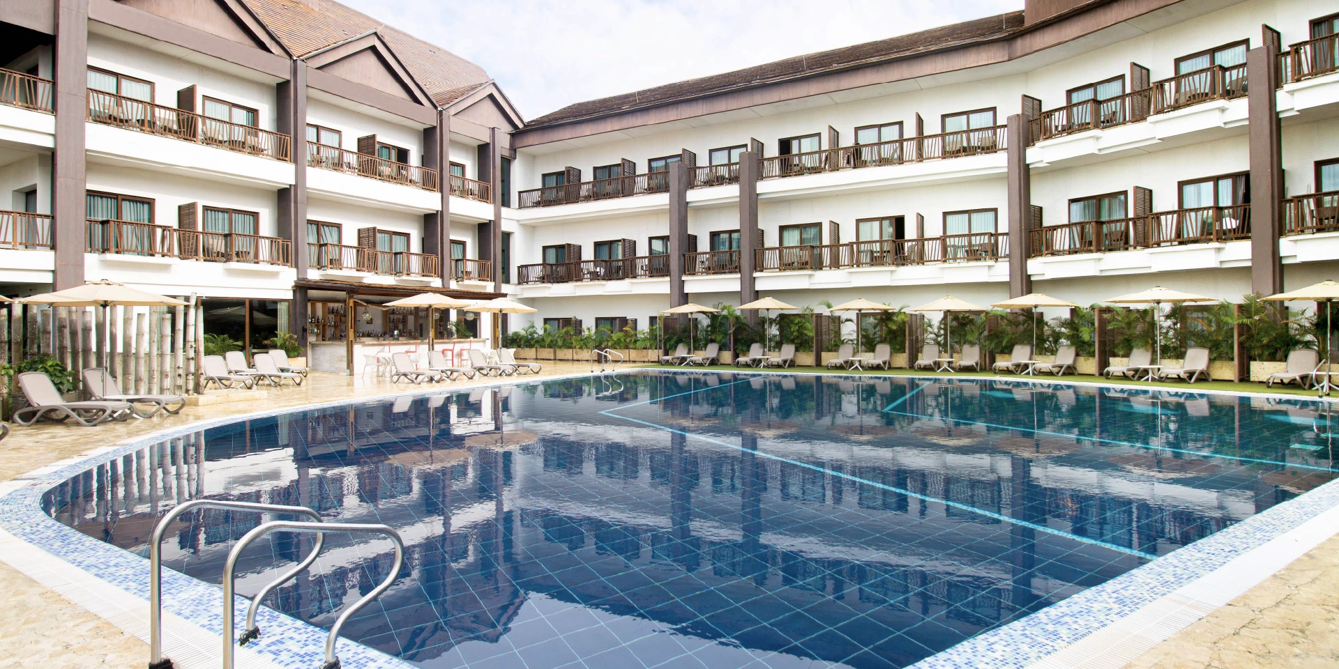 on-vacation-colombia-destino-cartagena-hotel-karmairi-hotel-y-piscina-1.webp