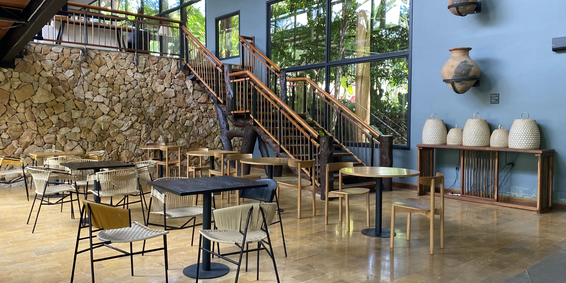 on-vacation-colombia-destino-eje-cafetero-hotel-termales-el-otono-restaurante.webp