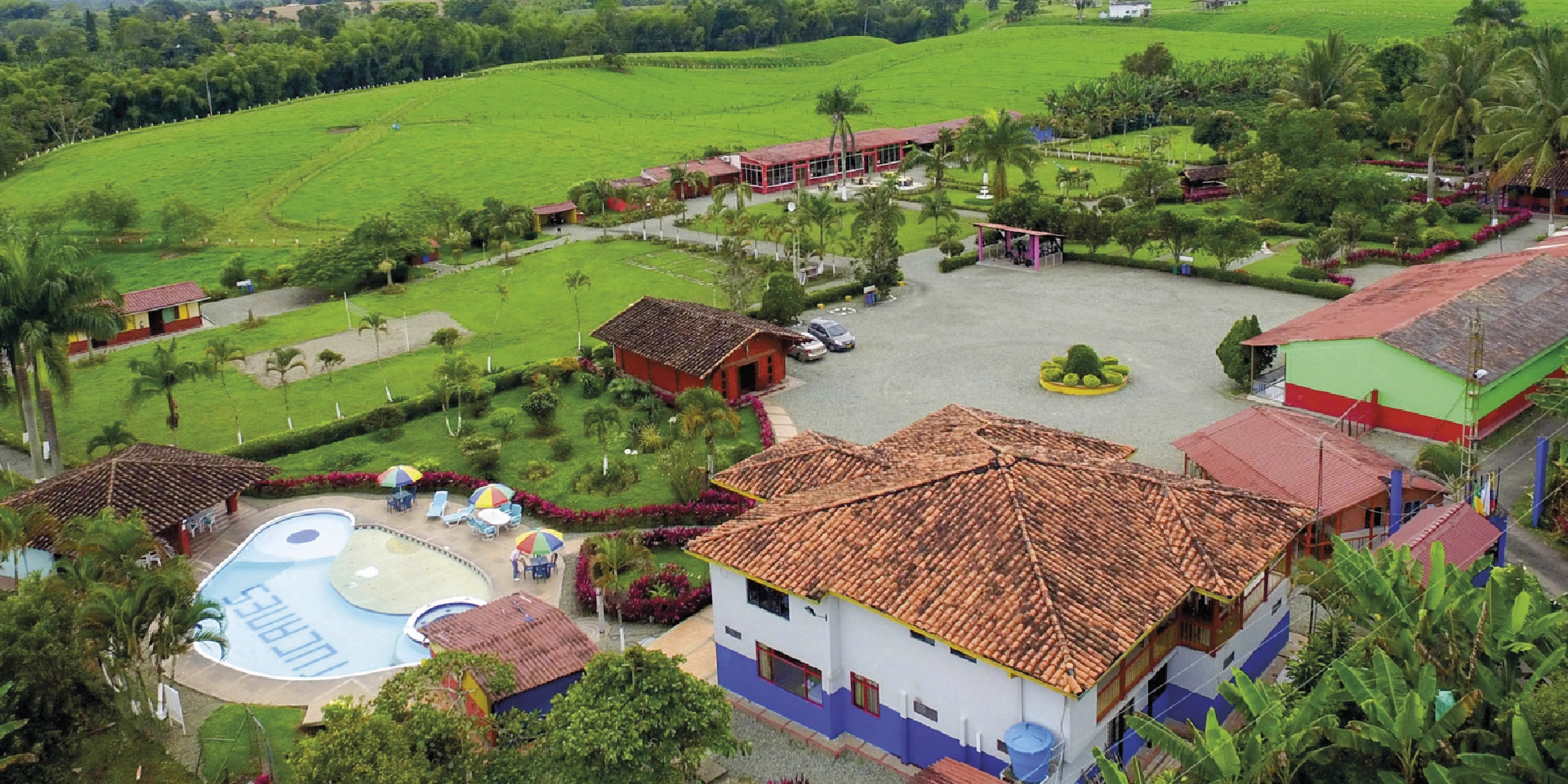on-vacation-colombia-destino-eje-cafetero-hotel-tucanes-hotel-aerea.webp