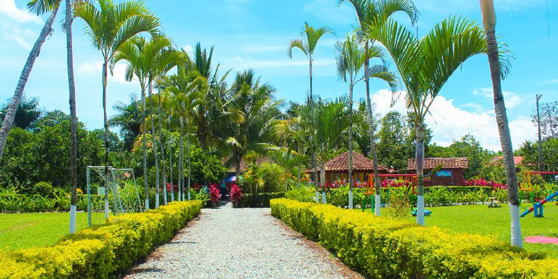 on-vacation-colombia-destino-eje-cafetero-hotel-tucanes-jardines.webp