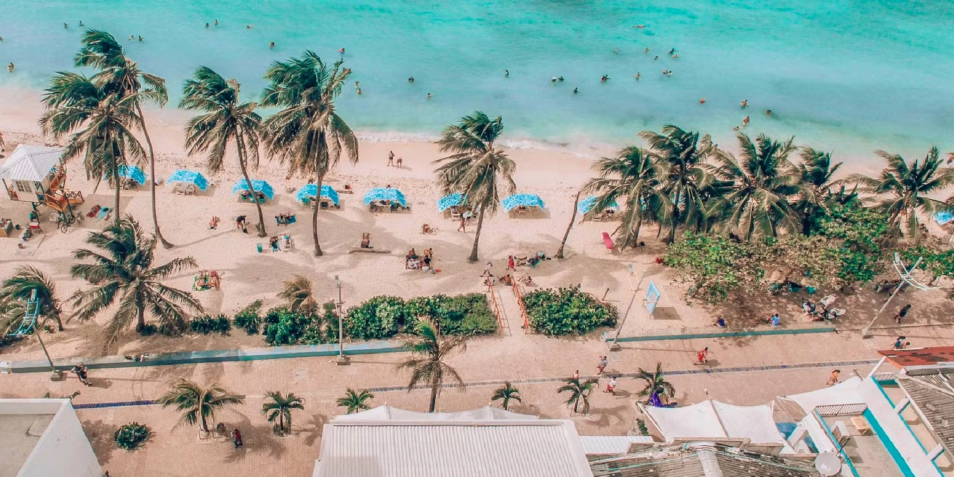on-vacation-colombia-destino-nacional-san-andres-hotel-portobelo-beach-playa-y-mar.webp