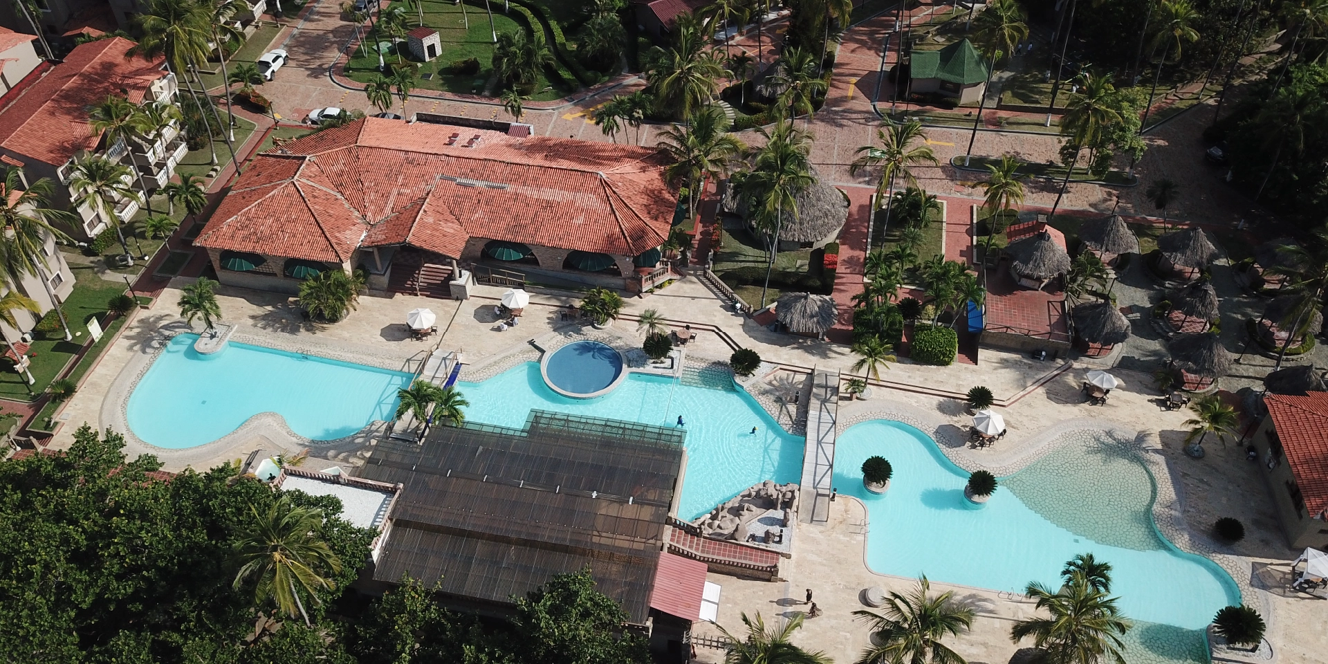 on-vacation-colombia-destino-nacional-santa-marta-hotel-mendihuaca-vista-aerea.webp