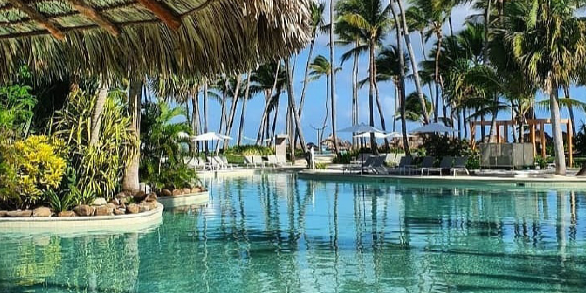 on-vacation-colombia-destino-punta-cana-hotal-grand-bavaro-piscina.webp