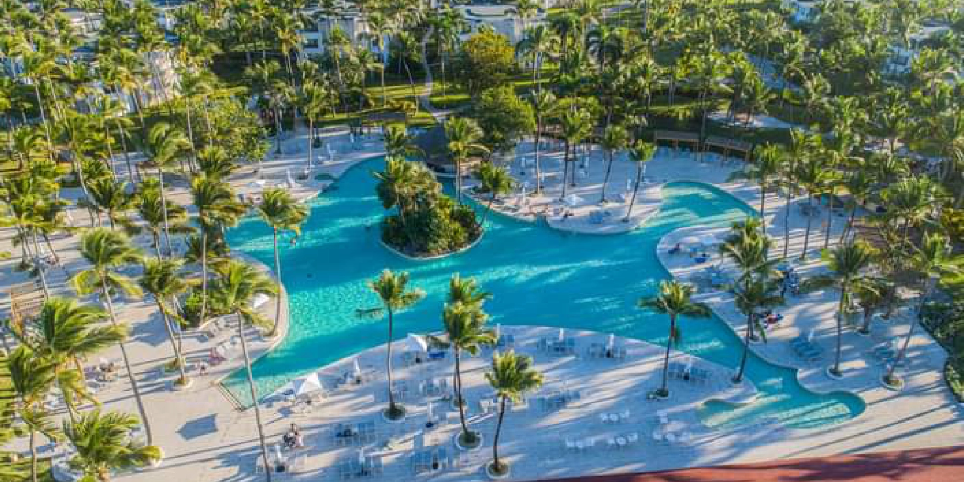 on-vacation-colombia-destino-punta-cana-hotal-grand-bavaro-vista-aerea-piscina.webp