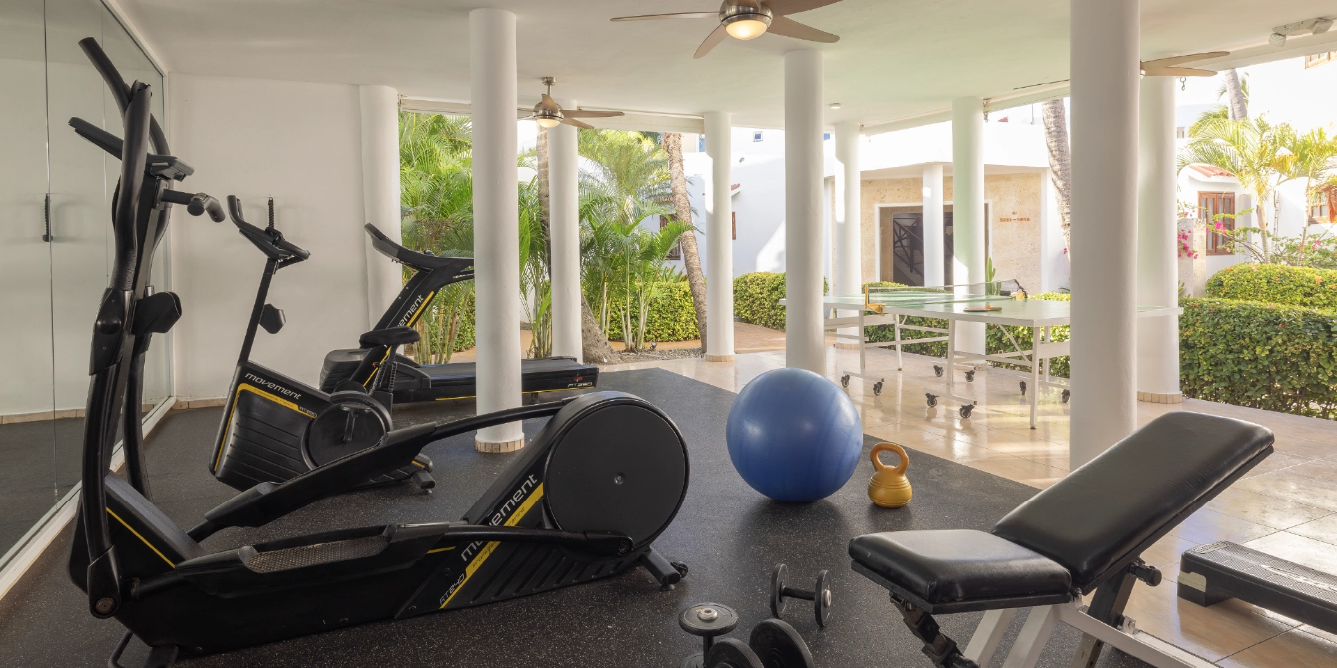 on-vacation-colombia-destino-punta-cana-hotal-whala-bavaro-gimnasio.webp