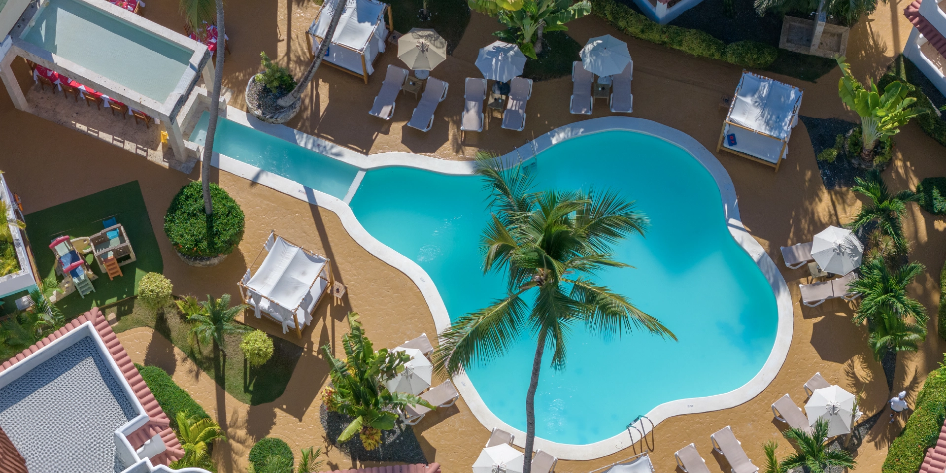 on-vacation-colombia-destino-punta-cana-hotal-whala-bavaro-piscina-aerea.webp