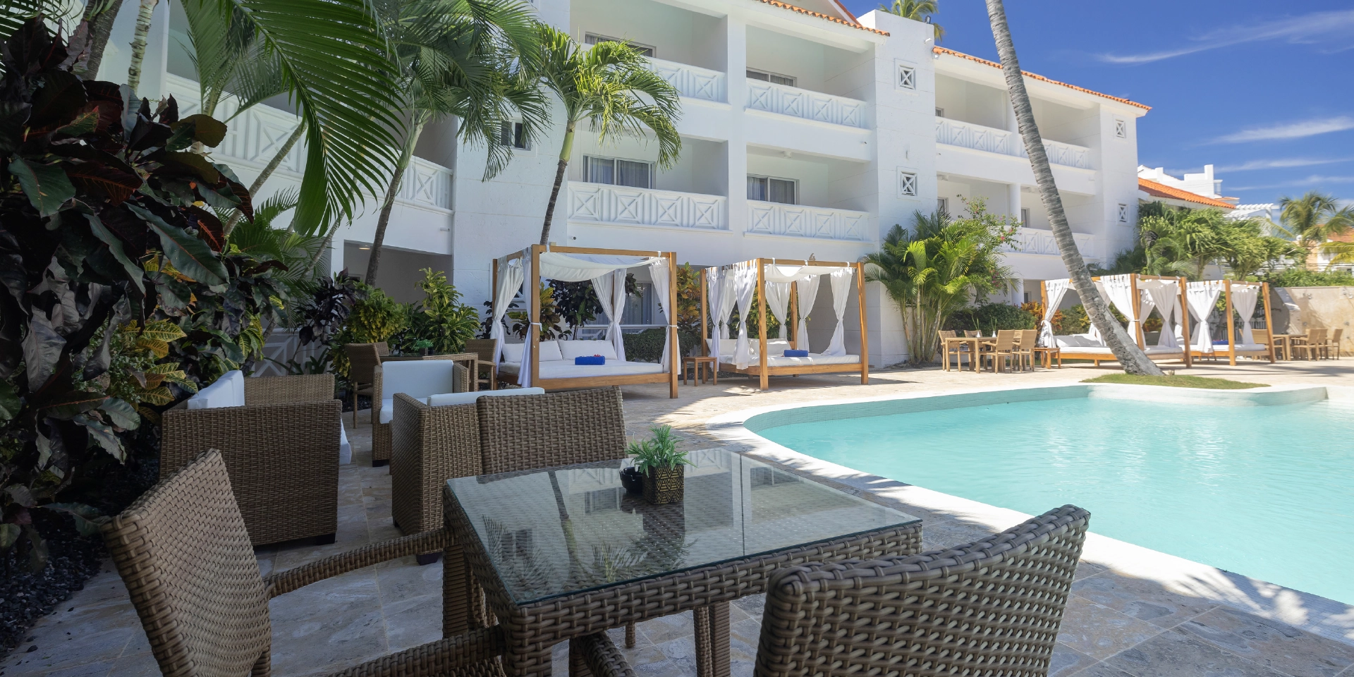 on-vacation-colombia-destino-punta-cana-hotal-whala-bavaro-piscina-panoramica.webp