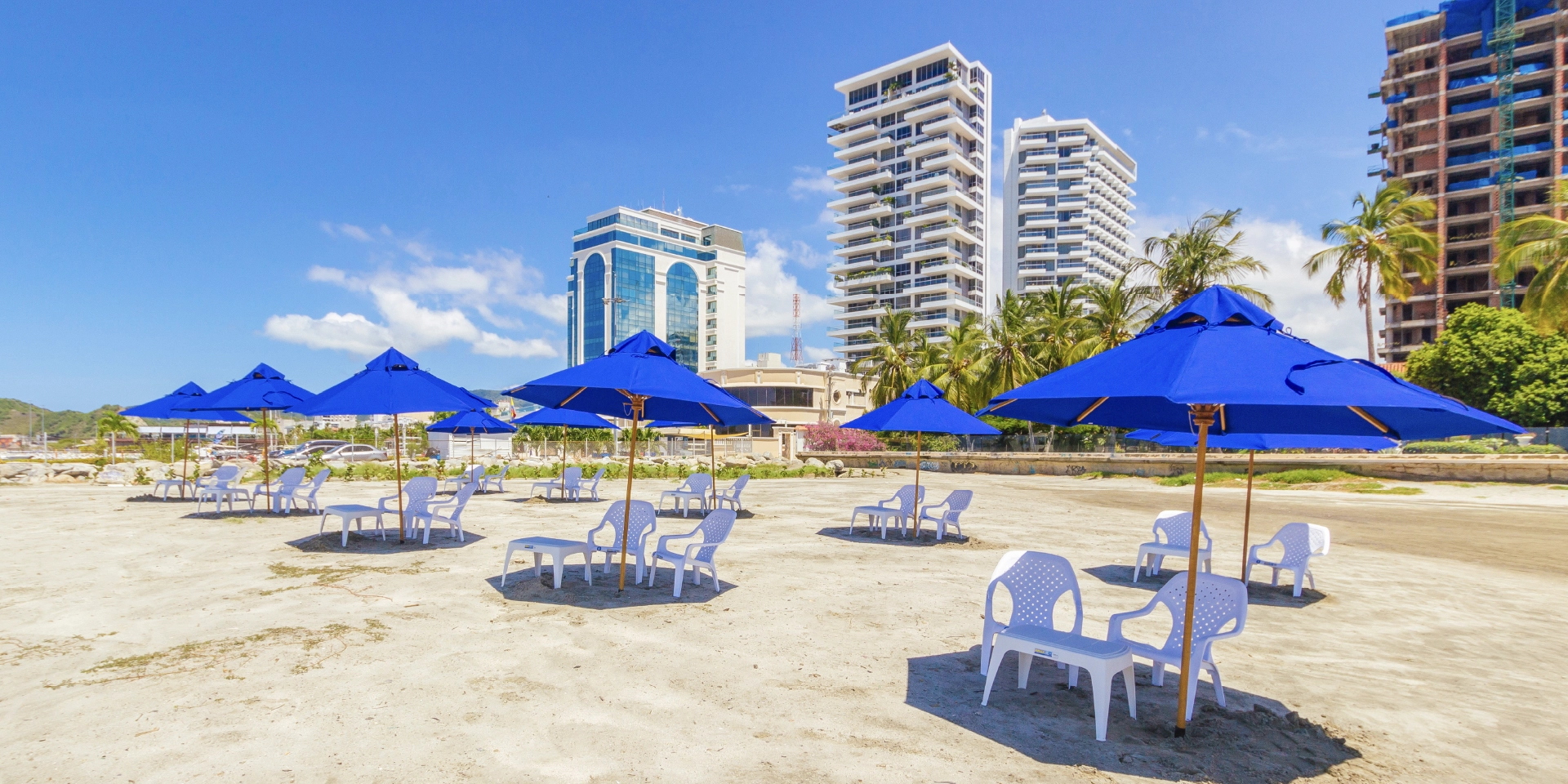 on-vacation-colombia-destino-santa-marta-hotel-acmarriott-playa-asoleadoras.webp